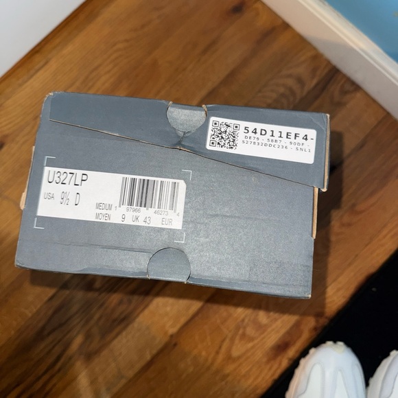 New Balance 327 White Leather - Size 9.5 Men and 11 Women Unisex - Picture 6 of 7